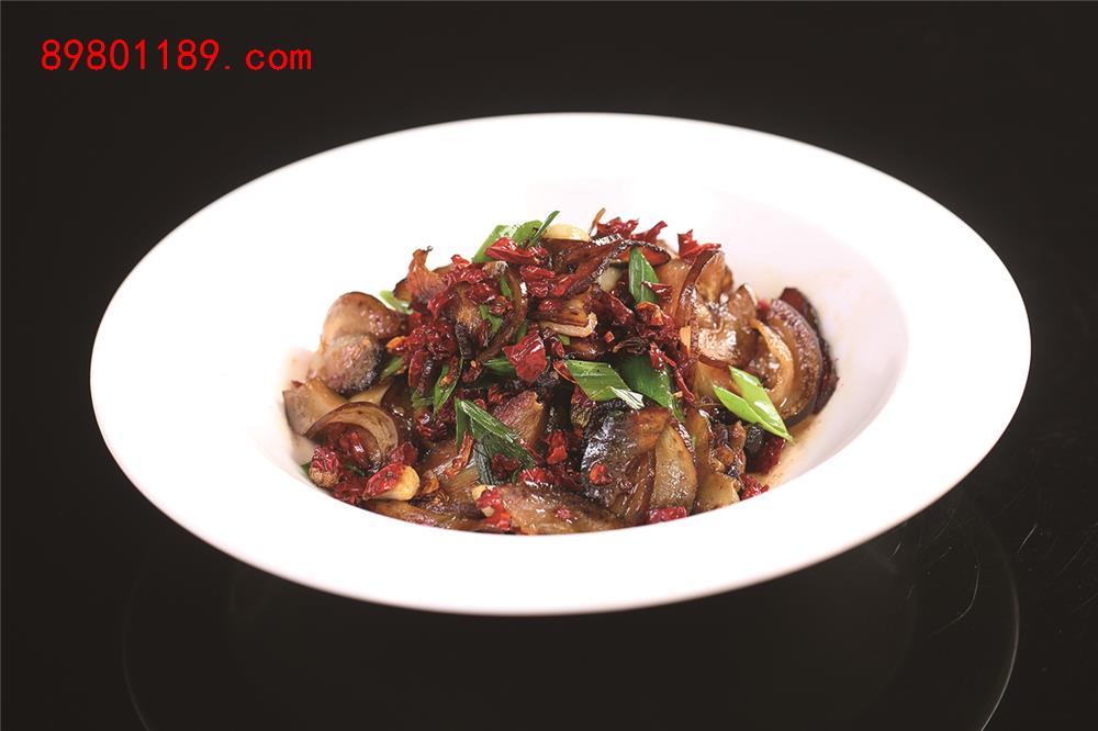 大蒜叶炒乡里腊肉